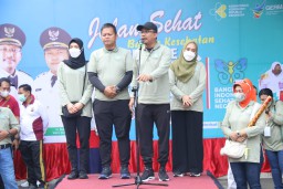 Bupati Gus Muhdlor Lepas Jalan Sehat HKN 2022