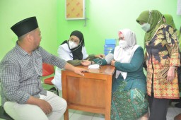 Bupati Fandi Resmikan Klinik Mabarrot Muslimat NU Menganti