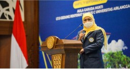 Gubernur Khofifah Apresiasi UNAIR Lolos di Peringkat 369 pada Top 500 Perguruan Tinggi Dunia