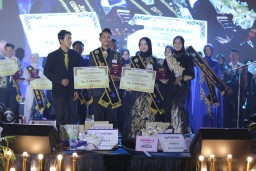 Muhammad Zykky Karamy dan Putri Syailah Ramadhami Jadi Duta GenRe Gresik 2022