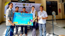 Dukung Program Konversi LPG, Dirjen Migas Dan Pertamina Berikan 905 Paket Konversi LPG ke Nelayan Gresik