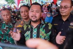 Bersama Forkopimda dan Bea Cukai, Bupati Gresik Imbau Masyarakat Hindari Rokok Ilegal