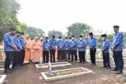 Peringati HUT KORPRI-Dharma Wanita Persatuan, Pemkab Sidoarjo Ziarah ke TMP Kusuma Bangsa