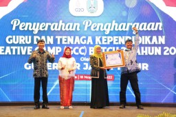 Khofifah : Inovatif dan Kreatif Dibutuhkan Guru dan Tenaga Kependidikan untuk Bentuk Siswa Didik Menjadi Game Changer