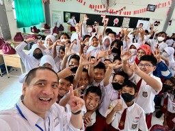 Bagikan Energi Penggerak Untuk Pelajar SD, Pertamina Energi Negeri 5 Hadir di Surabaya