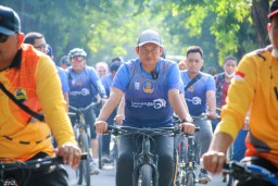 Pak Yes Gowes Bareng Ribuan Pesepeda Keliling Kota Lamongan