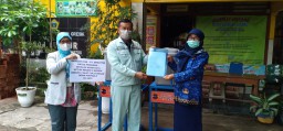 Smelting Serahkan Bantuan Alat Cuci Tangan