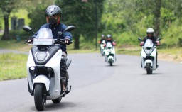 Motor Listrik Yamaha E01 Siap Ramaikan Jalanan Ibu Kota Jakarta