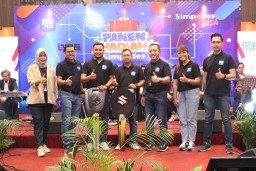 Nasabah BRI Wringinanom Krian Menangkan Suzuki Ertiga