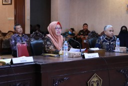 Pemkab Gresik Jalin Kemitraan KKN UGM di Pulau Bawean