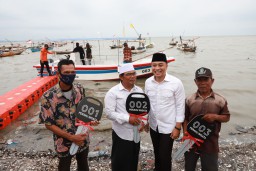 Bantu Perahu, Cak Eri Ingin Kampung Nelayan Jadi Destinasi Wisata