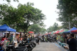 PKL Kawasan Masjid Al-Akbar Surabaya Direlokasi ke Jambangan