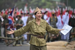 Artis Olivia Zalianty Meriahkan Parade Juang Surabaya