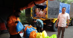 Pemkot Surabaya Kirim Bantuan 1.000 Paket Sembako ke Cianjur