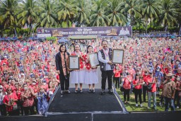 3.200 Siswa Jember Mainkan Angklung Pecahkan Rekor MURI