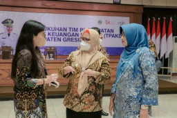 Pemkab Gresik Bersama OJK Kukuhkan TPAKD