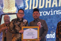 Bupati Gresik Fandi Akhmad Yani Raih Penghargaan Siddhakarya Tahun 2022