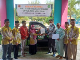 Smelting Hibahkan Mobil Untuk SMK Assadah Bungah