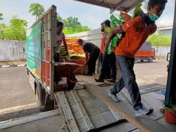 Petrokimia Gresik Kirim Bahan Pokok ke Warga Terdampak APG Semeru