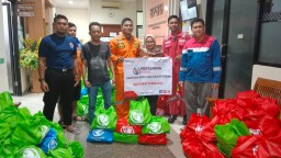Pertamina Peduli Serahkan Bantuan Kepada Masyarakat Terdampak Banjir Tuban