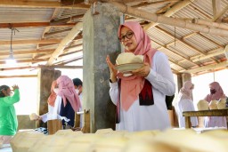 Bupati Ipuk Terkesan Geliat Produsen Degan Jelly Banyuwangi
