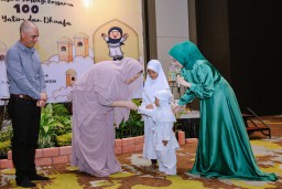 Freeport Buka Puasa Bersama dengan Anak-anak Yatim di Gresik
