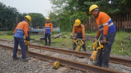 Amankan Perjalanan, KAI Daop 8 Intensifkan Perawatan Jalur KA