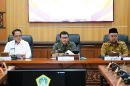Kumpulkan 3 Kepala Daerah, BNPB Serahkan Bantuan Korban Bencana Gempa