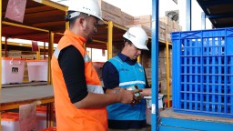 Targetkan 518 pelanggan, PLN Surabaya Barat Pastikan kesiapan material layani program “Listrik di bulan Berkah”