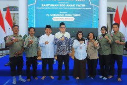 Safari Ramadhan 1445 H di Kab. Madiun, Pj. Gubernur Adhy Bagikan Zakat Produktif, Tali Asih Pilar Sosial, dan Santunan Kepada 500 Anak Yatim