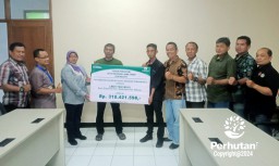 Mendorong Pemanfaatan Kawasan Hutan: Perhutani KPH Malang Sharing Hasil Tebangan Kayu Sengon di RPH Bantu