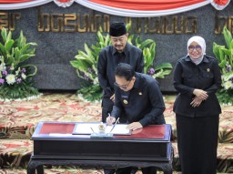 Sampaikan LKPJ Tahun 2023, Pj. Gubernur Adhy : Capaian Kinerja Pemprov Jatim Naik 0,07 Persen Mencapai 97,77