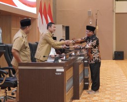 Pemkab dan DPRD Lamongan Sepakati Usulan 14 Propemperda