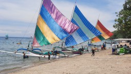 Libur Lebaran, Pantai Pasir Putih Situbondo Dibanjiri Wisatawan
