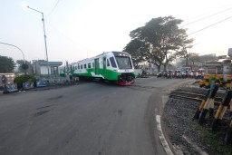 KCI Jalankan 60 Perjalanan KA Comuter di Daop 8 Selama Lebaran