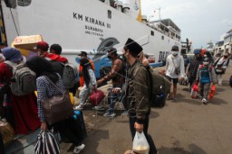 Puncak Arus Balik dari Pelabuhan Tanjung Perak Diprediksi Pekan Depan