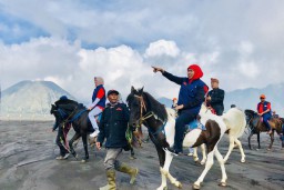 Khofifah Ajak Masyarakat Ramaikan Wisata Favorit Jatim