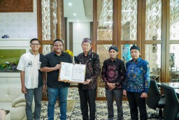 Dukung Produk Unggulan, Bupati Lamongan Tandatangani MoU dengan LCH