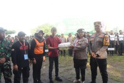 Pemkot Kediri dan Relawan Tebar Benih Ikan ke Sungai Brantas