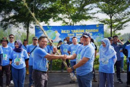 Peringati Hari Bumi 2024, PLN Bersama DLH Surabaya Gelar Tanam Pohon