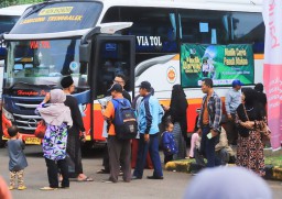 Jawa Timur Siap Sambut Mudik Lebaran 2024, Pj. Gubernur Adhy : Ratusan Fasyankes dan Nakes Disiagakan