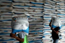 Petani di Ngawi Mudah Tebus Pupuk Subsidi dengan i-Pubers