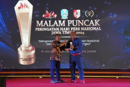 Raih PWI Jatim Award 2024, BankJatim Boyong Penghargaan Bidang Sport Achievement
