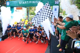 Pj. Gubernur Jatim Berangkatkan Ribuan Peserta Surabaya Medic Air Run 2024