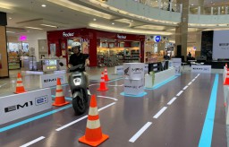Kenalkan Motor Listrik EM1 e:, MPM Honda Jatim Layani Test Ride di Dalam Mal