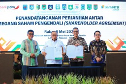 Pj Gubernur Adhy Berharap Kerjasama Bank Jatim dengan Pemprov NTB dan Bank NTB Syariah Bawa Kemajuan Bagi Dua Provinsi