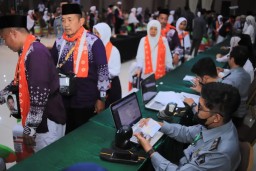 Imigrasi Kerahkan 60 Personel Layani Jamaah Haji Embarkasi Juanda Surabaya