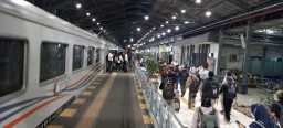 38.272 Orang Naik KA Dari Stasiun Daop 8 Saat Libur Waisak