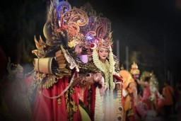 Gudang Garam Usung Tema Ujung Galuh Dalam Parade Budaya Surabaya