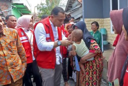 Pemkot Surabaya Bantu Gerobak hingga Pengobatan Lansia di Kelurahan Asemrowo